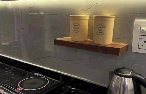 New Delhi Apartamento | Royal Apartment in Dlf Capital Greens West Delhi