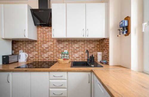 Sielce Apartamento | Royal Baths Inviting Apartment by BookingHost