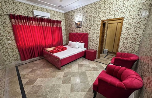 Lahore Casa | Royal Chalet Family Guest House