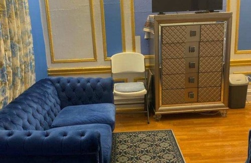 Crown Heights Apartamento | Royal Crown (Heights) suite on the Parkway, near MTA trains & buses