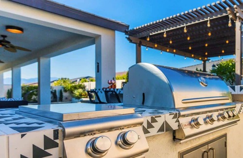 Indio Casa | ROYAL Desert Villa, POOL/SPA/Family Fun!