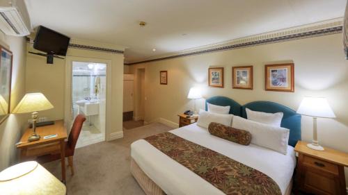 Broken Hill Hotel | Royal Exchange Hotel