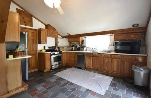 Mount Hope Cabina | Royal Garden Main Cabin