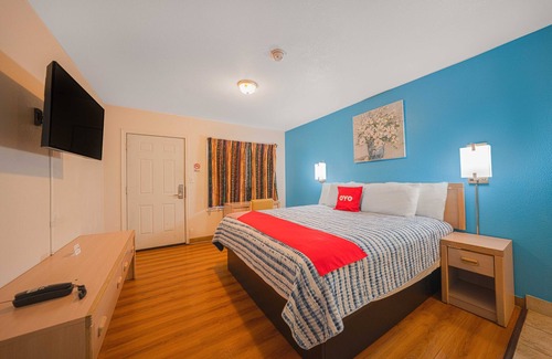 Larkspur Hotel | Royal Gateway Motel by OYO