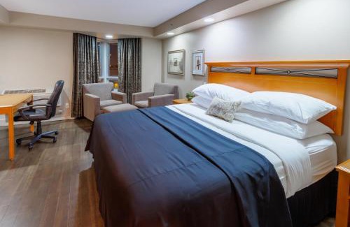 West Edmonton Hotel | Royal Hotel West Edmonton, Trademark Collection by Wyndham