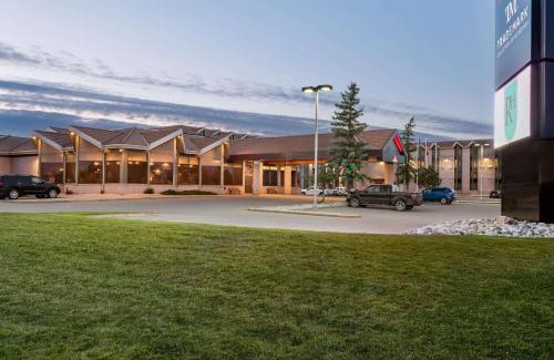 West Edmonton Hotel | Royal Hotel West Edmonton, Trademark Collection by Wyndham