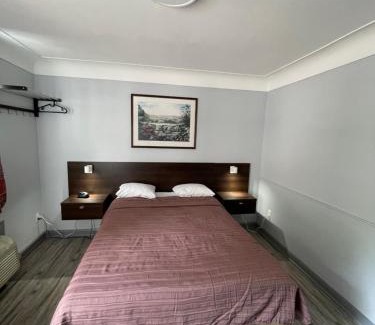 Aldershot Hotel | Royal Inn