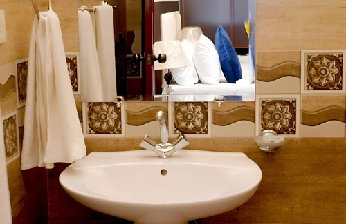 Lahore Hotel | Royal Inn Hotel