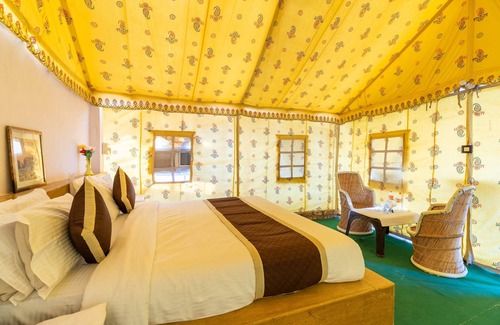 Sam Cabina | Royal Jaisalmer Resort with Swimming Pool