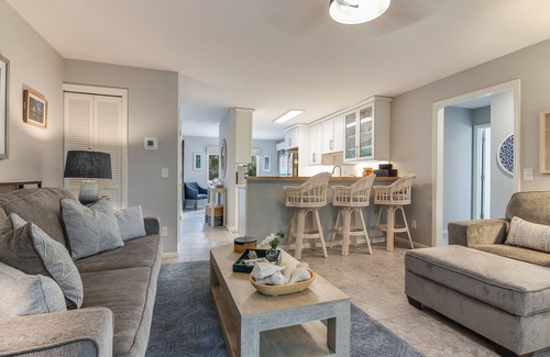 Bald Head Island Condominio | Royal James Condo-Perfect for families, neighborhood pool, golf cart included BOTH clubs Available
