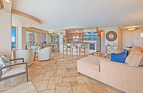 Kahana Condominio | Royal Kahana 610 by Gather: Stunning Oceanfront Condo w/ Wraparound Lanai & Pool