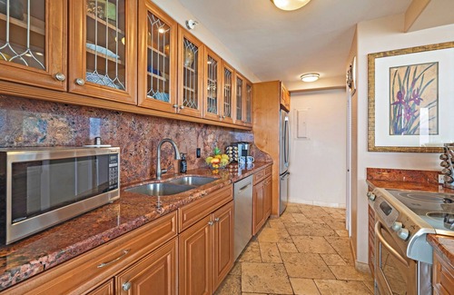 Kahana Condominio | Royal Kahana 610 by Gather: Stunning Oceanfront Condo w/ Wraparound Lanai & Pool
