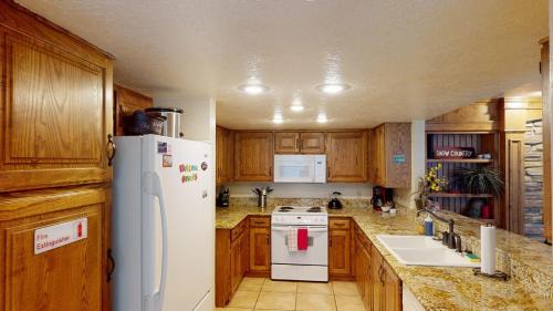 Brian Head Apartamento | Royal King Suite Pool-Spa Ski-in out Gym, Sauna, Laundry, BBQ