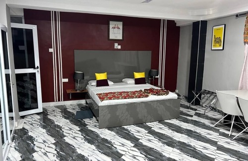 Nungua Hotel | Royal Lee's Hotel