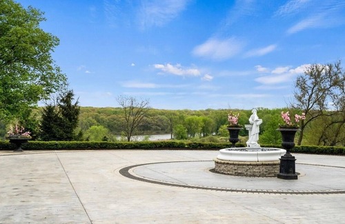 St. Charles Casa | Royal Mansion and gorgeous Venue on the Fox River