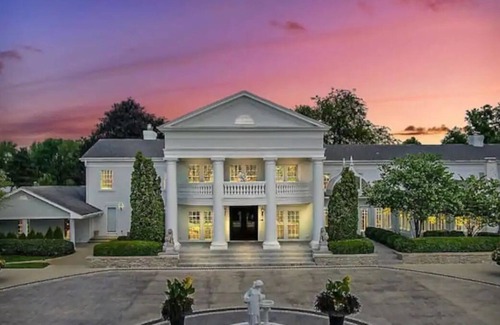St. Charles Casa | Royal Mansion and gorgeous Venue on the Fox River
