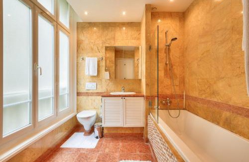Champs-Elysees Apartamento | Royal Montaigne
