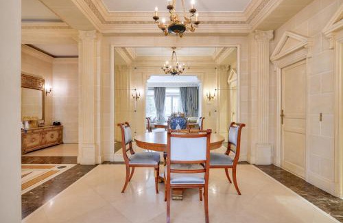 Champs-Elysees Apartamento | Royal Montaigne
