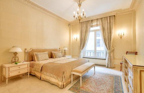 Champs-Elysees Apartamento | Royal Montaigne
