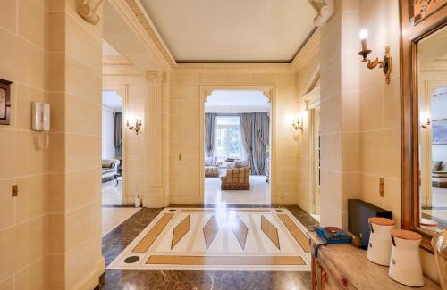 Champs-Elysees Apartamento | Royal Montaigne
