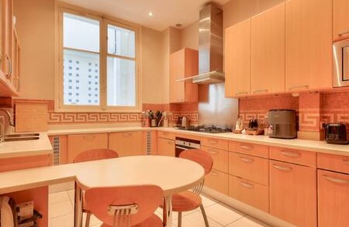 Champs-Elysees Apartamento | Royal Montaigne in Paris