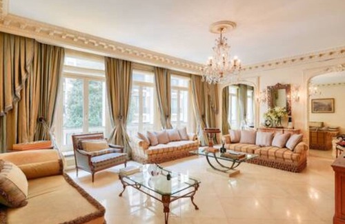 Champs-Elysees Apartamento | Royal Montaigne in Paris
