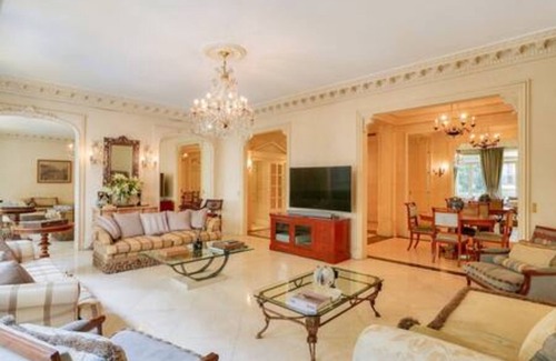 Champs-Elysees Apartamento | Royal Montaigne in Paris