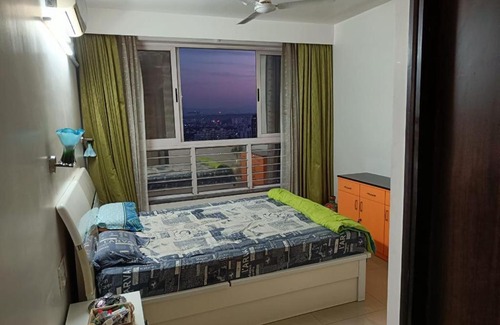 Hadapsar Cama Y Desayuno | Royal Nest 3BHK Suites