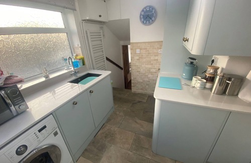 Amlwch Cabaña | ROYAL OAK COTTAGE, pet friendly, with a garden in Amlwch Port
