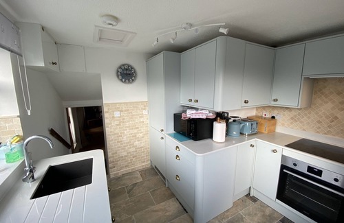 Amlwch Cabaña | ROYAL OAK COTTAGE, pet friendly, with a garden in Amlwch Port