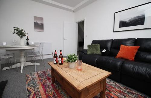 Penylan Casa | Royal Oak House by Tŷ SA - 5 bedroom house