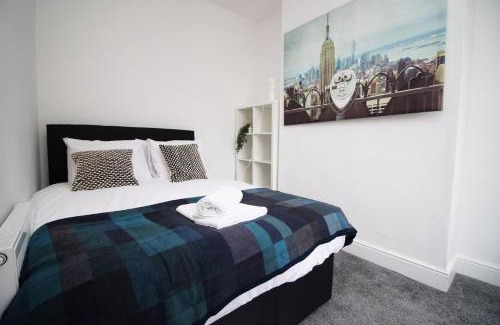 Penylan Casa | Royal Oak House by Tŷ SA - 5 bedroom house
