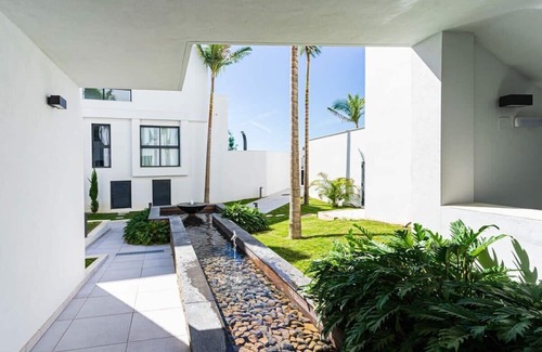 Chimenea Apartamento | Royal Palm Summary: A