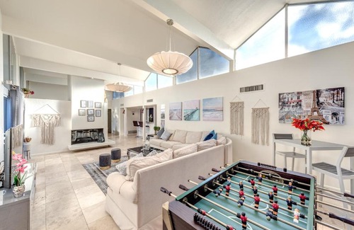 Rhodes Ranch Casa | Royal Palace -W/pool 5 Min to Strip & Convention