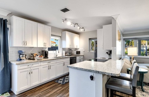 Central Fort Lauderdale Casa | Royal Palms Beach Bungalow – A Tranquil Escape