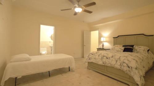 Testman Casa | Royal Palms Estate