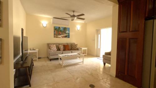 Testman Casa | Royal Palms Estate