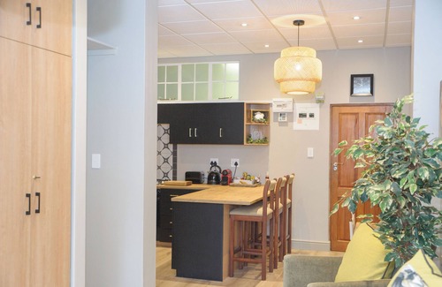 Paarl Apartamento | Royal Pearl, Insta-worthy 1 bedroom Apartment with mountain view