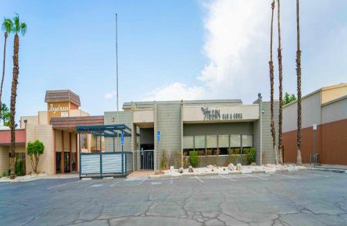 Indio Hotel | Royal Plaza Inn