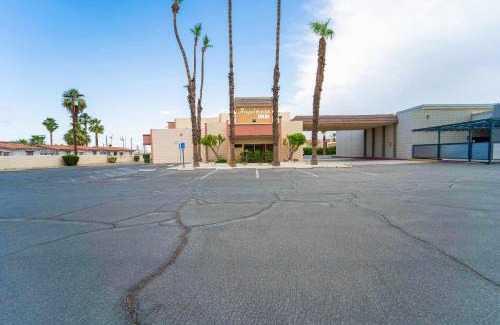 Indio Hotel | Royal Plaza Inn