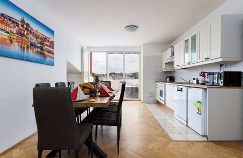 Smichov Apartamento | Royal Skyline Residence