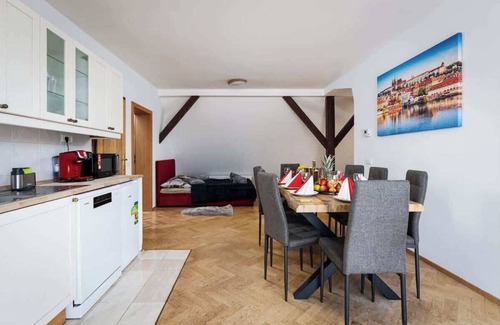 Smichov Apartamento | Royal Skyline Residence