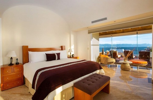 Marina Vallarta Complejo | Royal Suite, beach front, Family friendly exclusive resort, sleeps 8!