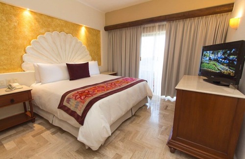 Marina Vallarta Complejo | Royal Suite, beach front, Family friendly exclusive resort, sleeps 8!