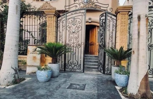 The 5th Settlement Apartamento | Royal Suite with Private Entrance & Family Garden