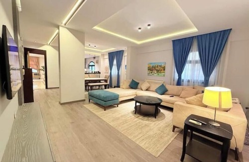 The 5th Settlement Apartamento | Royal Suite with Private Entrance & Family Garden