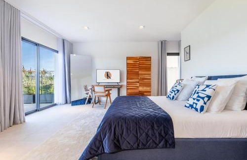 Plaissan Cama Y Desayuno | Royal Tiki Lodges - Maison d'hôtes avec Piscine chauffée Jacuzzi- Chambres ou Villa entière - Villa SCL