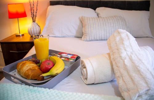 Northampton Casa | Royale Green View House- free parking, Wifi, Perfect for Contractors and Holiday