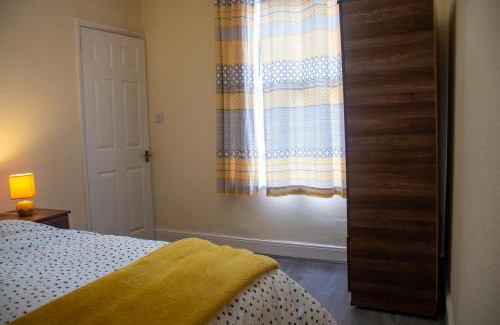 Northampton Casa | Royale Green View House- free parking, Wifi, Perfect for Contractors and Holiday