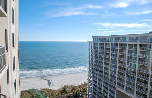 Arcadian Shores Condominio | Impresionantes vistas del atardecer y la playa desde el piso 15
